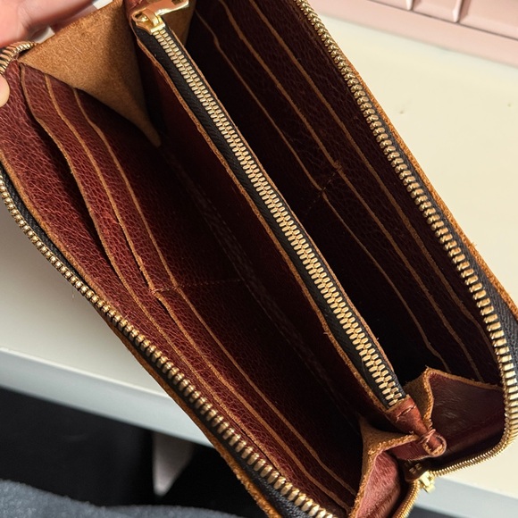 Portland Leather Goods | Accordion Zip Wallet | Nutmeg - Picture 2 of 5
